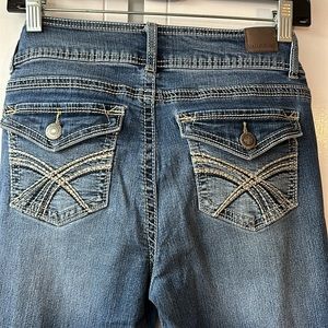 WALLFLOWER “LUSCIOUS CURVY FIT” JEANS. Size 7 Reg. Blue. VG/EUC.